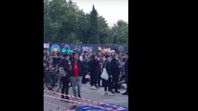 Gente sin mascarilla, en el acto de Chile del Poble-sec
