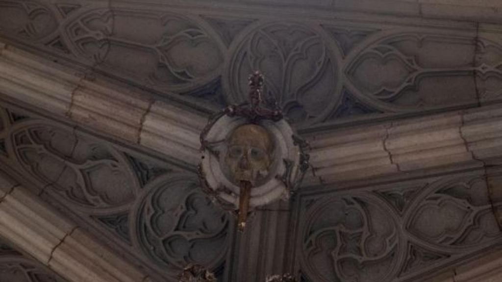 Detalle de la calavera en el Pont del Bisbe / PABLO MIRANZO      