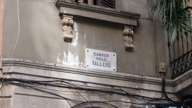 Letrero de la calle Tallers en barrio del Raval de Barcelona / PABLO MIRANZO