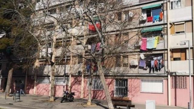 Bloques del barrio del Besòs-Maresme, muchos de ellos con pisos envejecidos / GUILLEM ANDRÉS