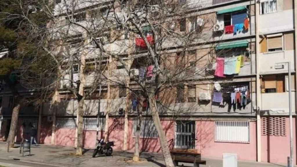 Blocs del barri del Besòs-Maresme, molts d'ells amb pisos envellits / GUILLEM ANDRÉS