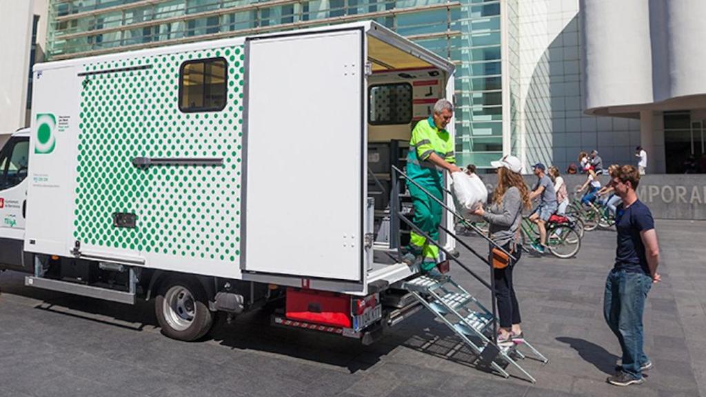 Imatge d'un dels punts verds mòbils de Barcelona / SIRESA