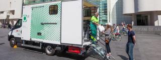 Imagen de uno de los puntos verdes móviles de Barcelona / SIRESA