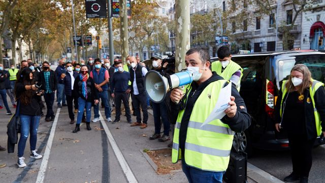 El lider de la asociación Elite Taxi, Tito Álvarez, durante la manifestación que los taxistas de Barcelona / EFE - Alejandro García