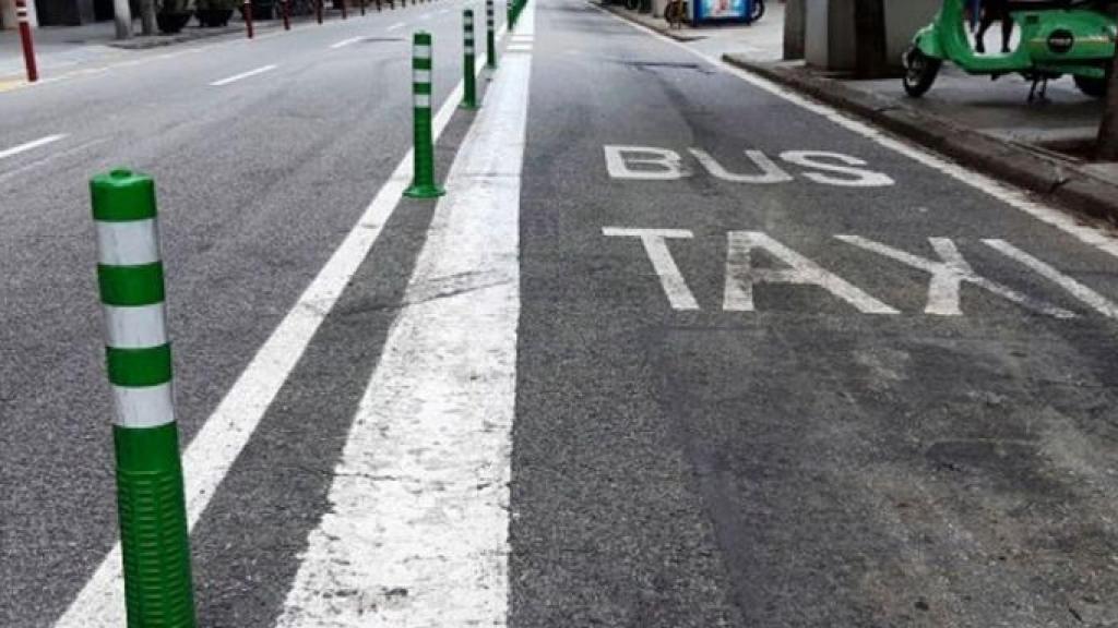 Balises per separar el carril bus a Barcelona / TMB