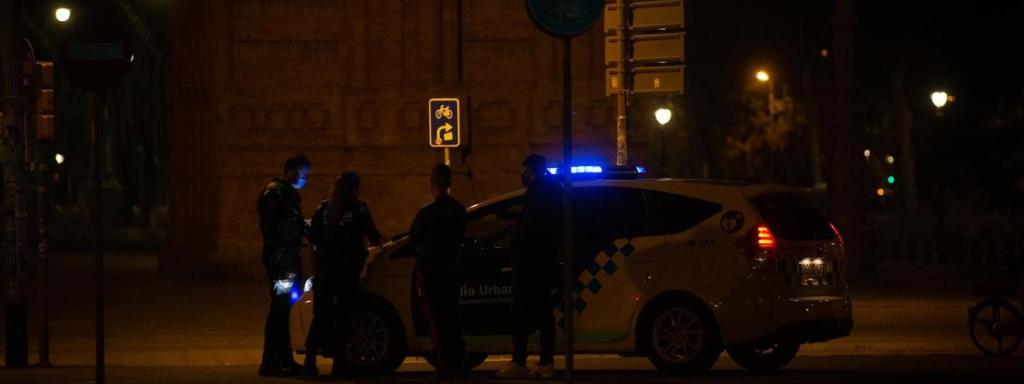 Un coche de la Guardia Urbana de Barcelona en una imagen de archivo
