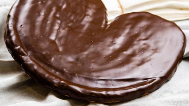 Palmera de chocolate sobre una tela / ARCHIVO