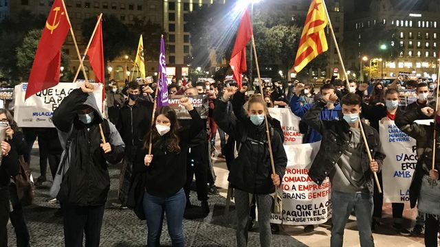 La izquierda independentista protesta en Barcelona para exigir más medidas frente al coronavirus / EUROPA PRESS