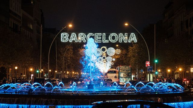 Encendido de luces de Navidad en la Gran Via de les Corts Catalanes de Barcelona / PABLO MIRANZO