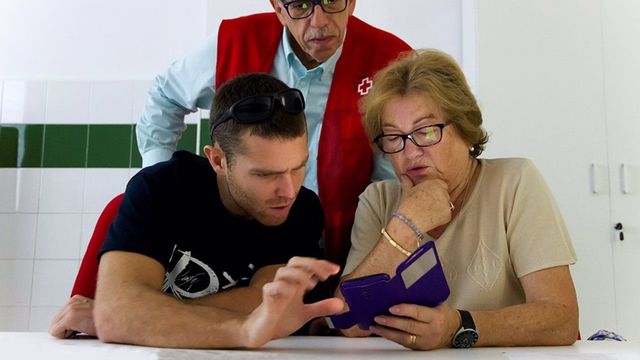 Voluntarios de la Cruz Roja, en una imagen de archivo / EUROPA PRESS