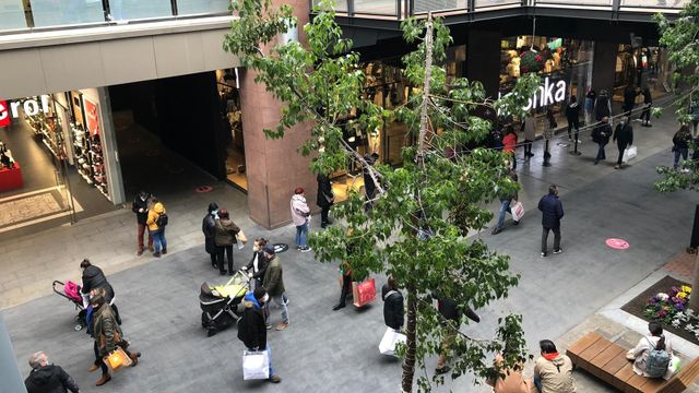 Interior del centro comercial La Maquinista de Barcelona / M.A.