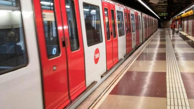 Una estación de metro del transporte público / LENA PRIETO