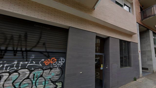 Edificio de la calle del Torrent del Remei en el que se produjo una fiesta ilegal en un piso turístico / GOOGLE MAPS