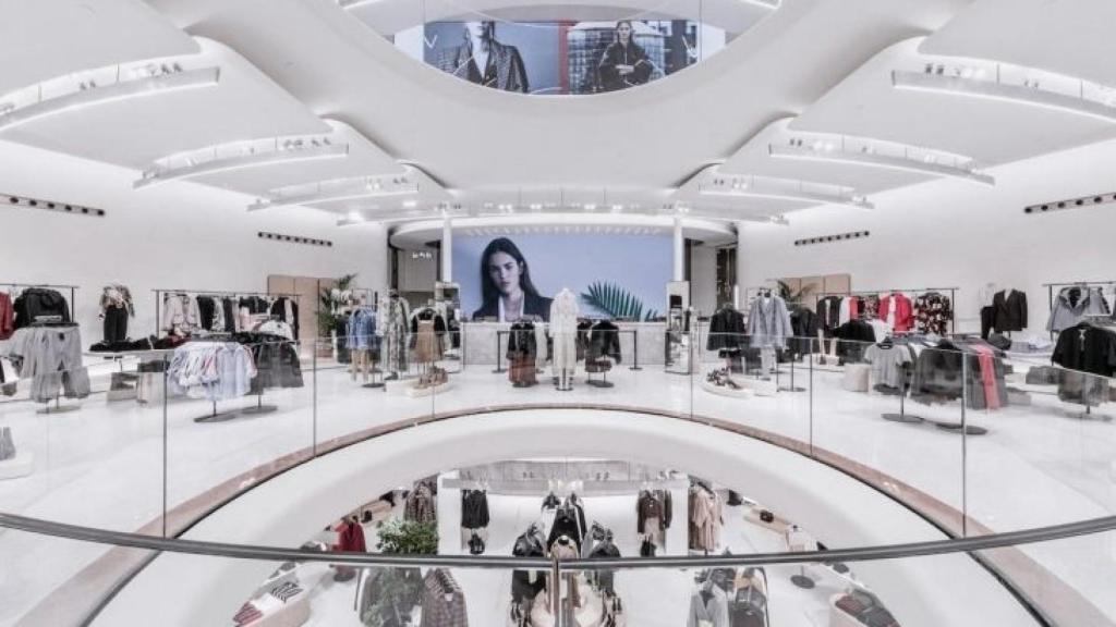 Interior de una tienda de Zara, la principal marca del grupo Inditex / TRISON