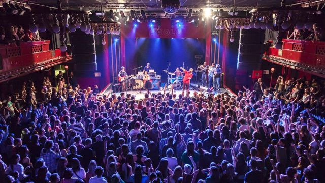 Interior de la Sala Apolo con multitud de personas / APOLO