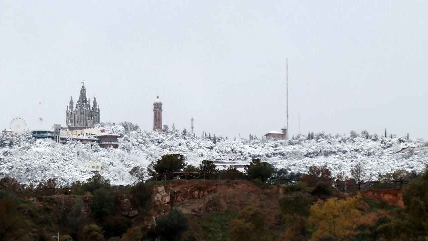 Vistas del Tibidabo con nieve en una imagen de archivo