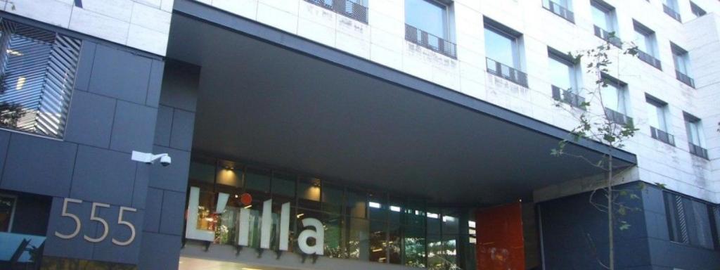 Exterior del centre comercial L’Illa Diagonal / L’ILLA DIAGONAL