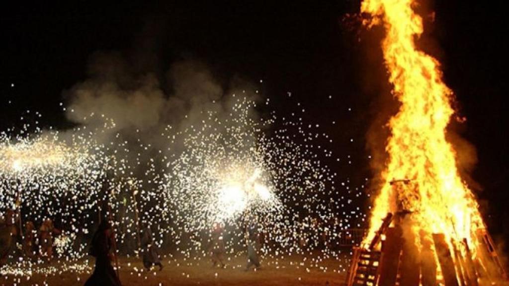 Una foguera de Sant Joan al Turó de la Peira
