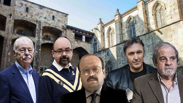 Mendoza, Ruiz Zafón, Vázquez Montalbán, Zanón y Marsé, autores de libros sobre Barcelona, en un fotomontaje con la plaza del Rei de fondo / V.M.