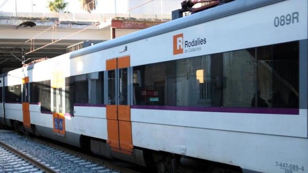 Un tren de la R2 del servei de Rodalies, en una imatge d'arxiu / EFE