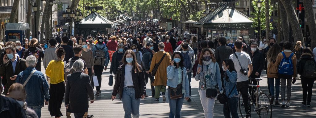 La Rambla de Barcelona, fins la bandera durant el dia de Sant Jordi de 2021 / PABLO MIRANZO