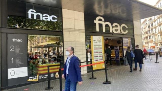 Establecimiento de FNAC en el centro comercial el Triangle sin colas en Sant Jordi / M.A.