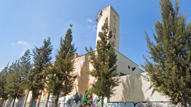 Exterior de la fábrica Cidac en Cornellà, donde falleció un joven de 19 años mientras trabajaba / GOOGLE MAPS