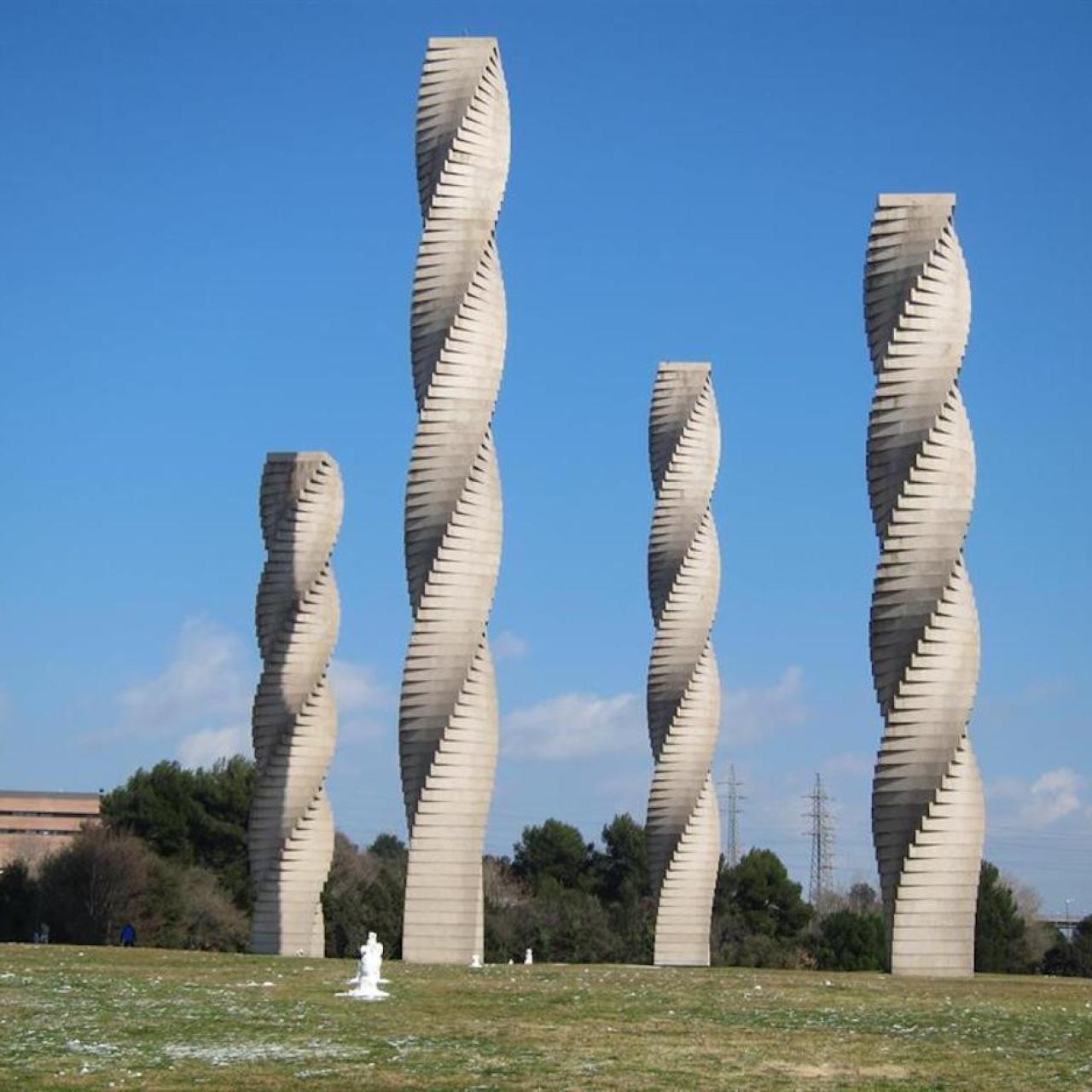 L'escultura Columnes de Bellaterra, icona de la UAB / EUROPA PRESS