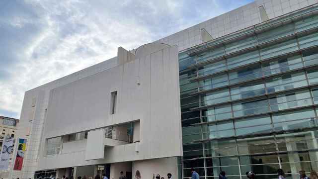 Cola en el MACBA durante la 'Nit dels Museus' / EUROPA PRESS