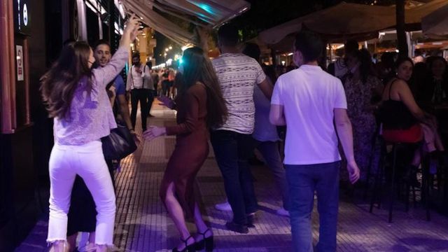 Imagen de la terraza de un bar