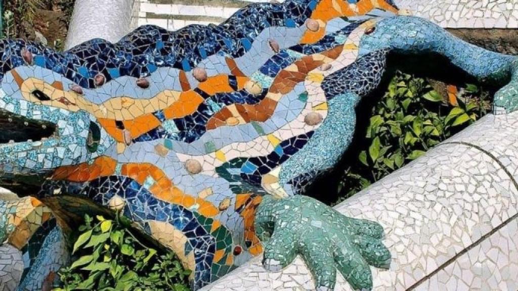 Dragón del Park Güell / METRÓPOLI