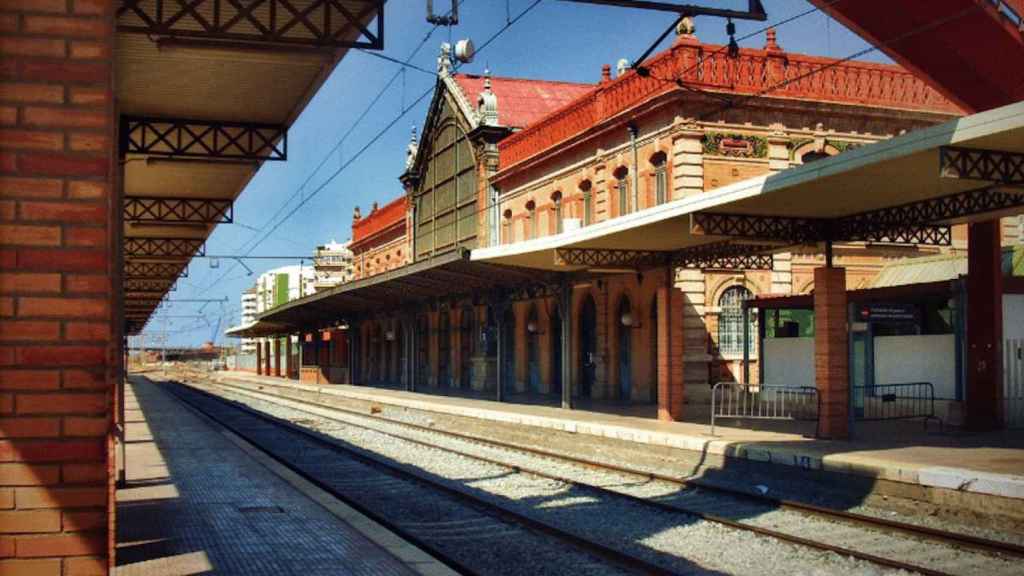 Estación de tren en imagen de archivo