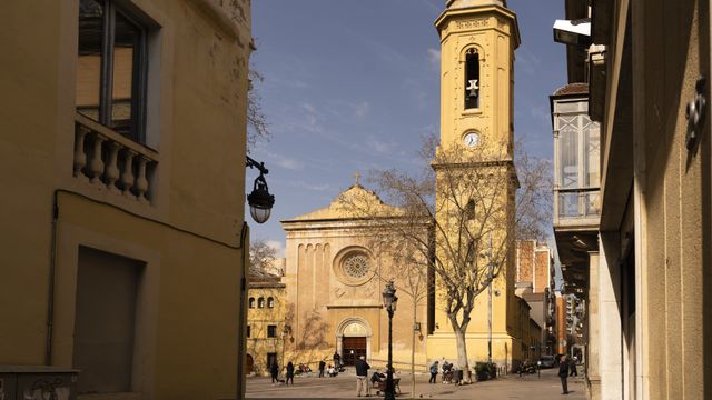 La iglesia de Santa Maria del Remei de Les Corts, en la plaza de la Concòrdia / INMA SANTOS