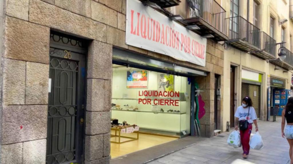 La zapatería Padeví de Portaferrissa, en liquidación por cierre / METRÓPOLI