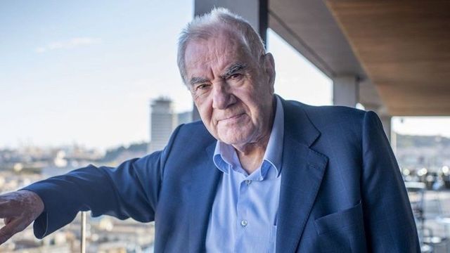 Ernest Maragall, en la terraza del Ayuntamiento / METRÓPOLI - LENA PRIETO