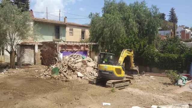 Derribo de la 'isla de las lavanderas' de Horta / JORDI SUBIRANA