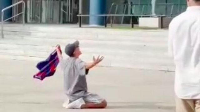 Llora y grita en el Camp Nou para que Messi no se vaya / 'BCN LEGENDS' - TELEGRAM
