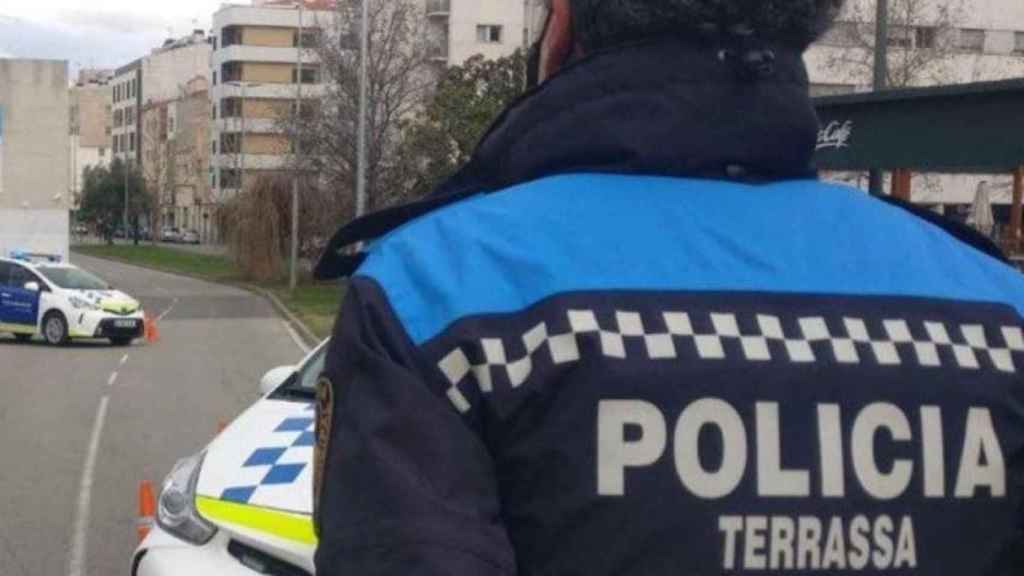 Un agent de la Policia Municipal en una imatge d'arxiu / POLICÍA MUNICIPAL DE TERRASSA