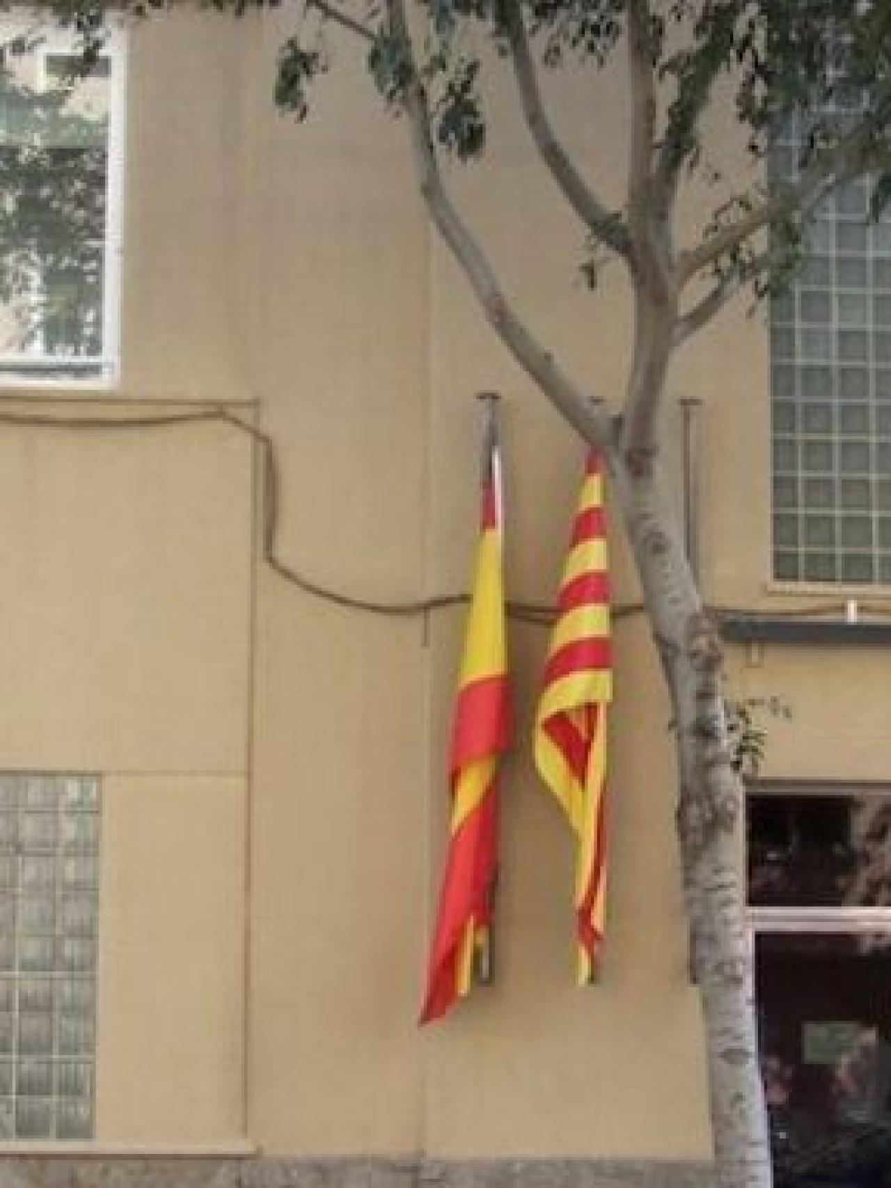 Accés a la comissaria de Mossos de Sant Martí /