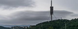 Cielo nublado junto a la Torre Collserola, en Barcelona / ALFONS PUERTAS (alfons_pc)