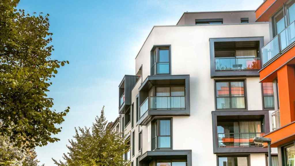 Un bloc d'habitatges en una imatge d'arxiu