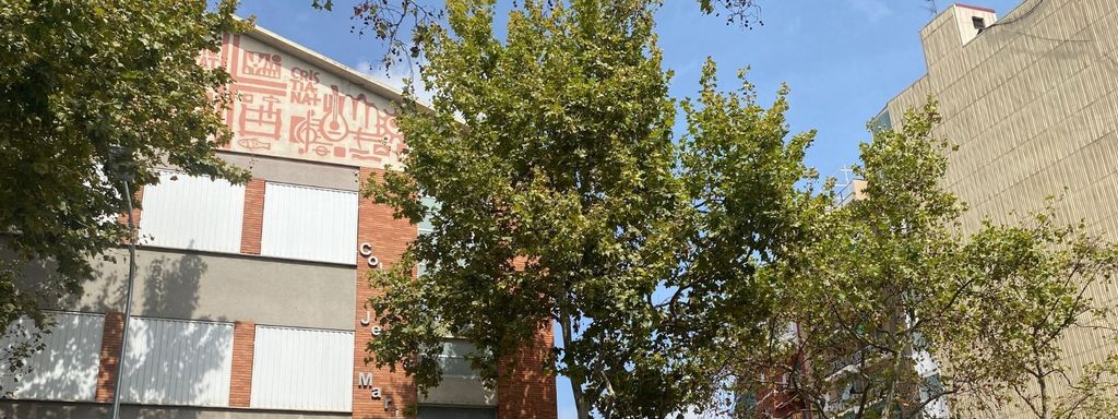 Exterior de l'escola Pare Manyanet Sant Andreu, a la qual la família de la Kira acusa per assetjament escolar a la seva filla / METRÒPOLI