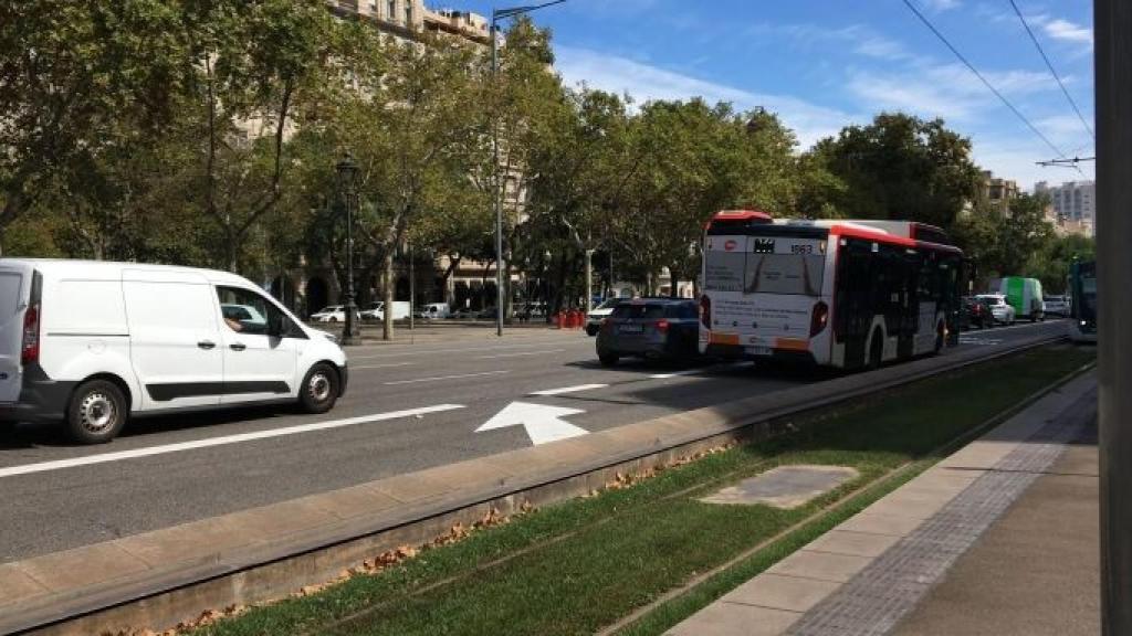 El bus X1 circula en la Diagonal / RP