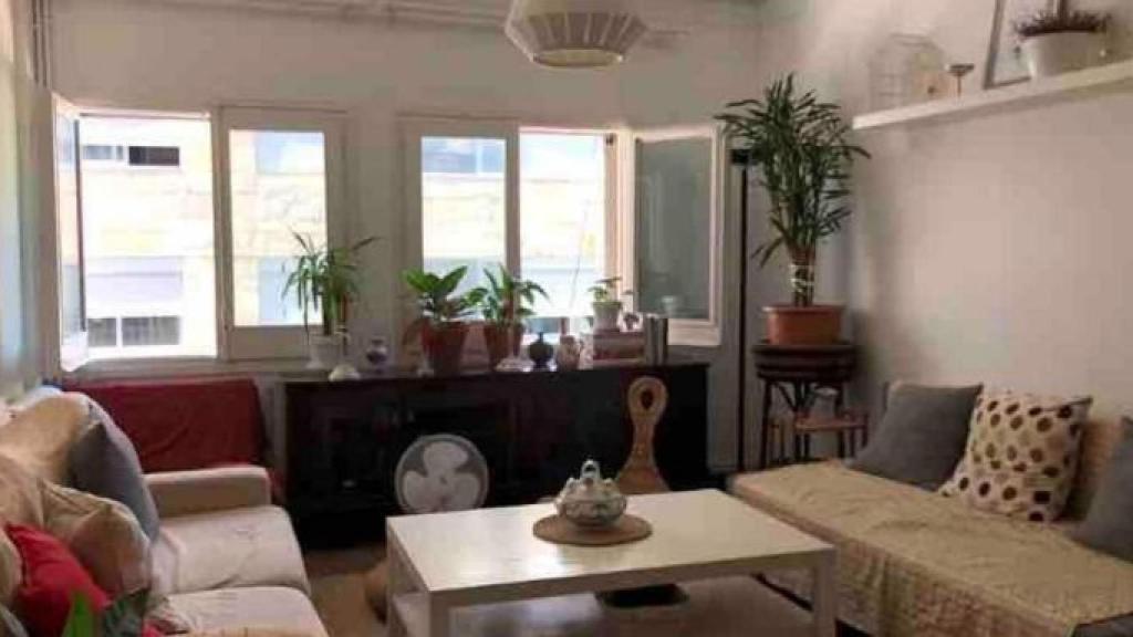 Comedor del piso turístico ilegal en una foto del portal airbnb / AIRBNB