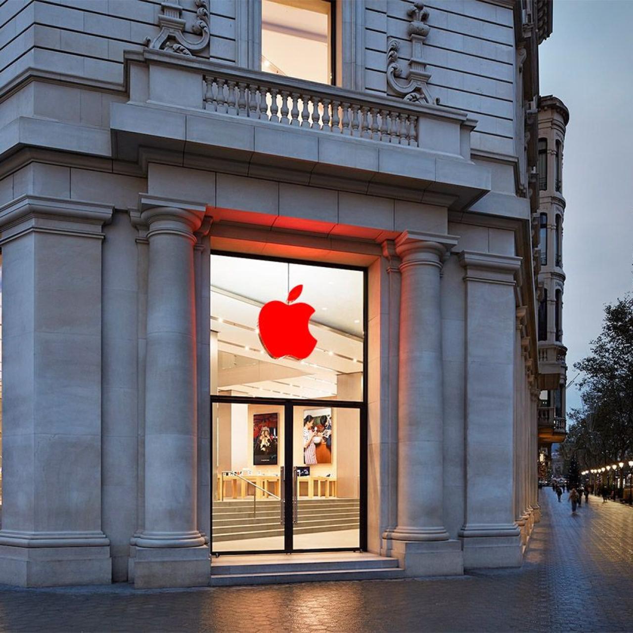 Exterior de la botiga Apple ubicada al passeig de Gràcia