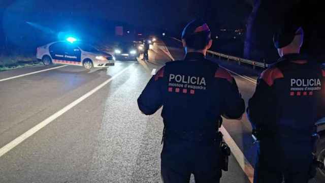 Un control de los Mossos d'Esquadra en una imagen de archivo / MOSSOS