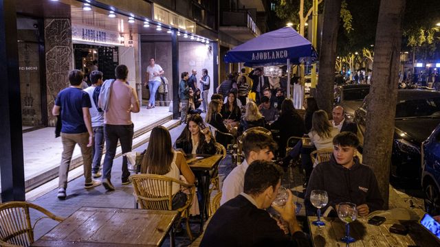 Terrazas llenas en la calle de Tuset en una imagen de archivo