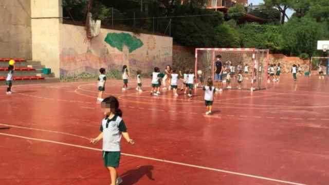 Patio del colegio St. Paul's / ST. PAUL'S