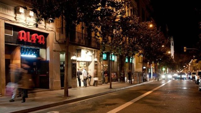 Fachada del Alfa, el popular bar musical que cierra en la calle Gran de Gràcia / TRIPADVISOR