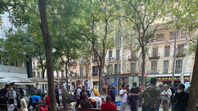 Manteros en la plaza del Pes de la Palla / CEDIDA